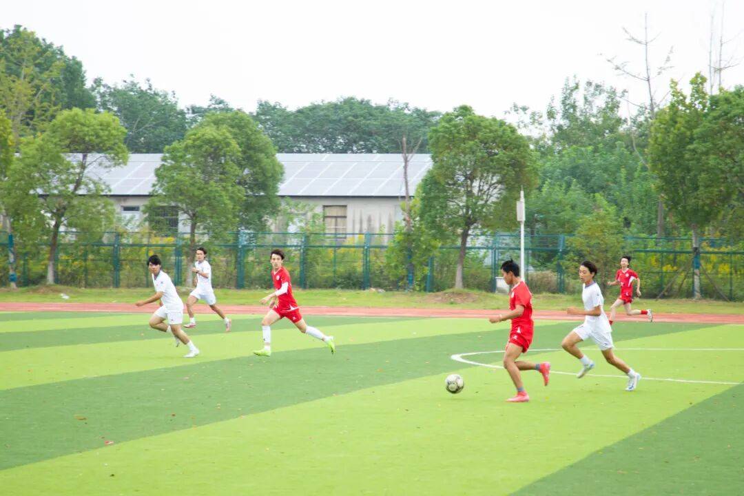 Leyu-足球高传球怎么踢